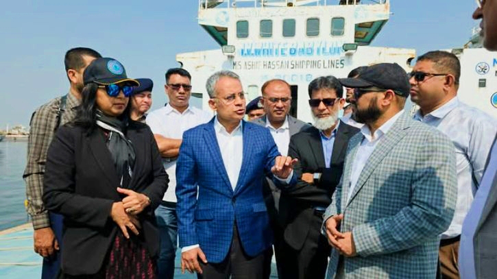 ঈদযাত্রায় ভাড়া বাড়ালে কঠোর ব্যবস্থা: শেখ রবিউল আলম