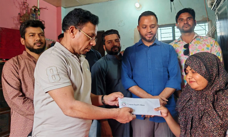 অসুস্থ নুসরাতের পাশে দাঁড়ালেন প্রধানমন্ত্রী