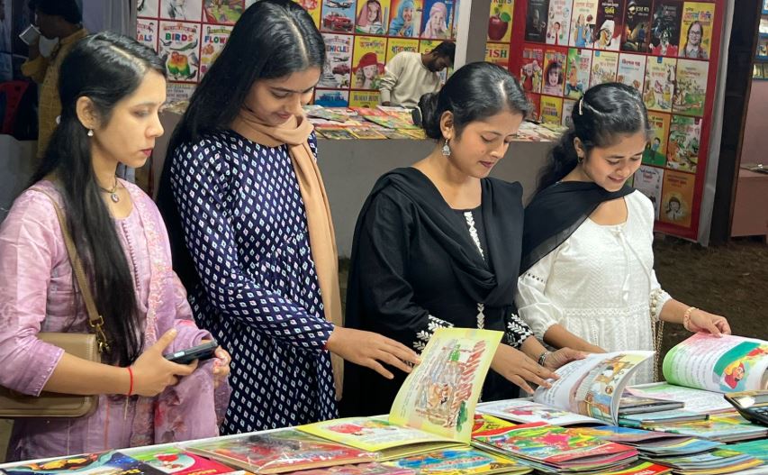 অমর একুশে বইমেলার তৃতীয় দিনে বই এসেছে ৩৮টি