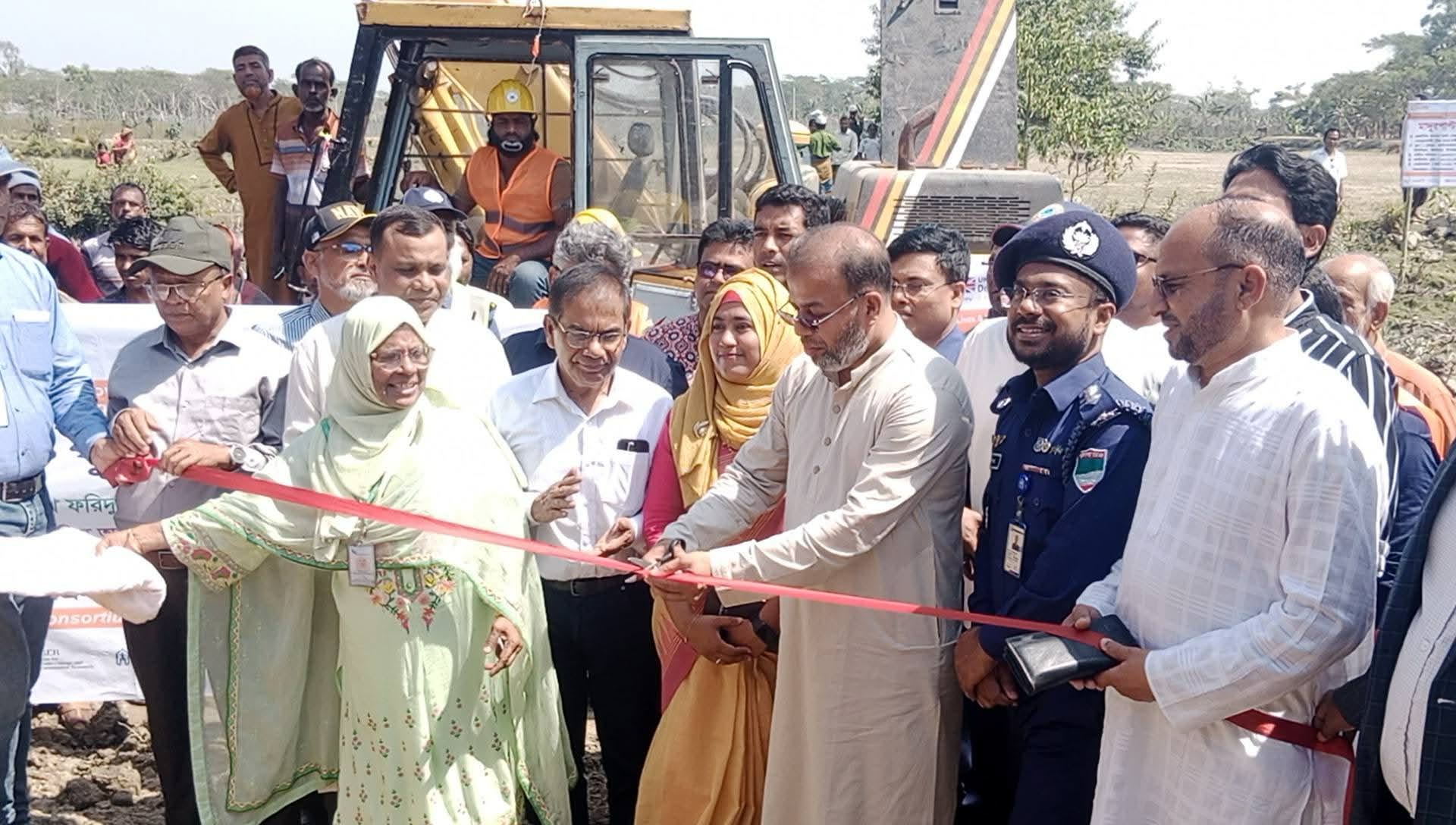 ২০ হাজার কিলোমিটার খাল খনন এবং ২৫ কোটি বৃক্ষরোপণ করবে সরকার : পরিবেশ প্রতিমন্ত্রী