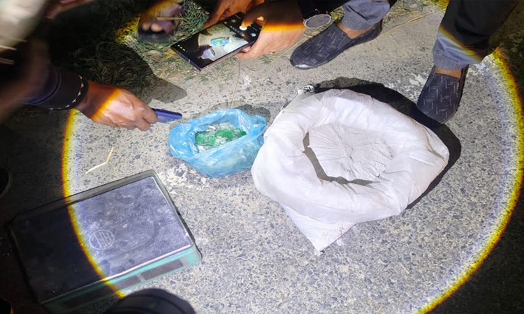 রাজশাহীতে বিপুল পরিমাণ ককটেল তৈরির উপকরণ উদ্ধার