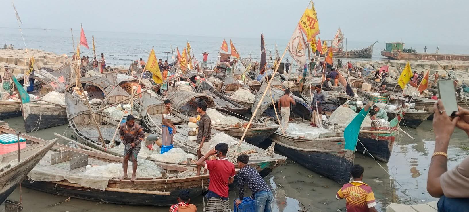 ভোলার নদ-নদীতে সব ধরনের মাছ ধরায় দুই মাসের নিষেধাজ্ঞা শুরু