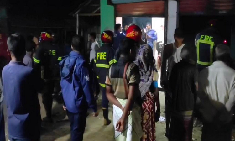 সাতক্ষীরায় বিএনপি কার্যালয়ে আগুন 