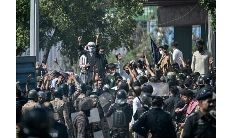 পাকিস্তানে ইরানের সমর্থনে সমাবেশে অন্তত ২৫ জন নিহত