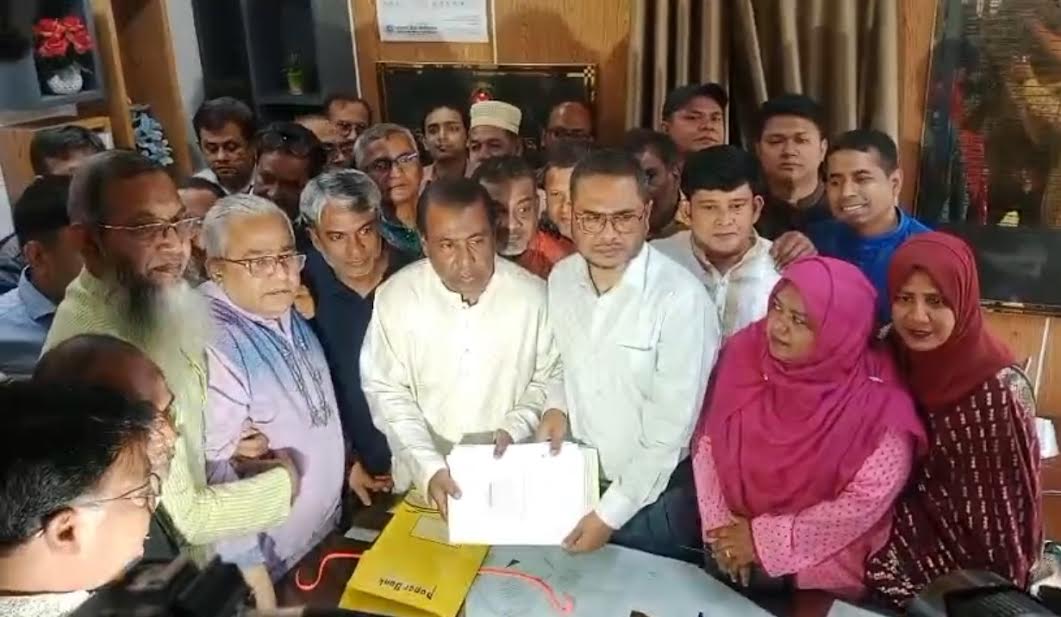 বগুড়া-৬ আসনে উপ-নির্বাচনে মনোনয়নপত্র দাখিল করেছেন রেজাউল করিম বাদশা