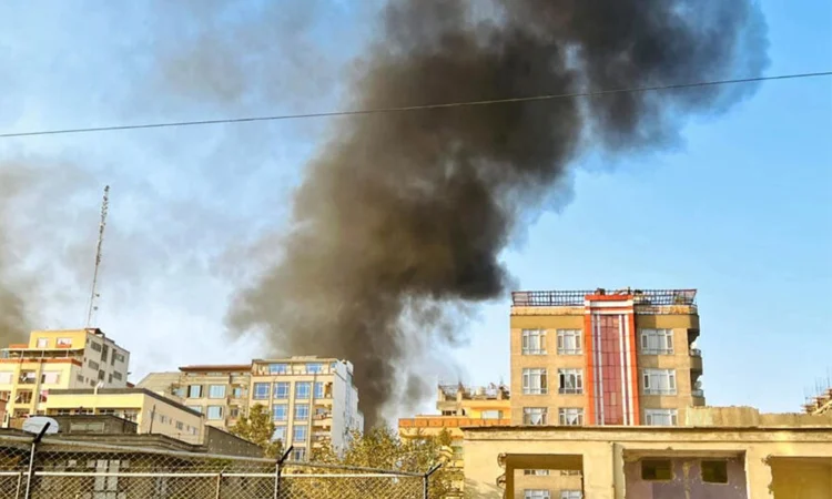 পাকিস্তানের সঙ্গে আফগান সীমান্ত যুদ্ধের মধ্যে কাবুলে বিস্ফোরণ