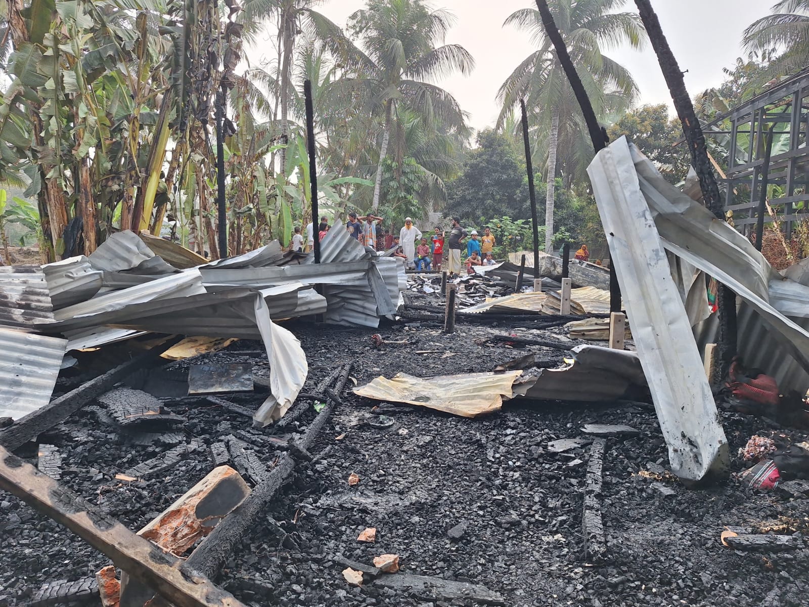 গোপালগঞ্জে অগ্নিকাণ্ডে মহিলা মাদ্রাসা পুড়ে ছাই