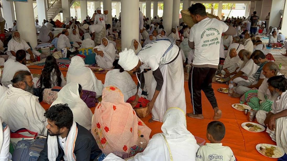 পূর্ণ সেবার মধ্য দিয়ে শেষ হলো ছেঁউড়িয়ার সাধুসঙ্গ