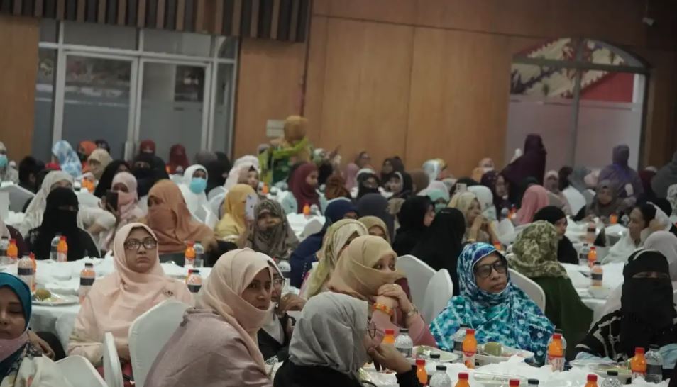 বিভিন্ন রাজনৈতিক দল ও পেশাজীবীদের সম্মানে জামায়াতে ইসলামী মহিলা বিভাগের ইফতার