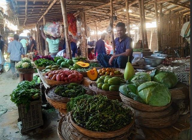 চুয়াডাঙ্গায় সব ধরনের  সবজির দাম কমেছে, ক্রেতাদের মাঝে স্বস্তি