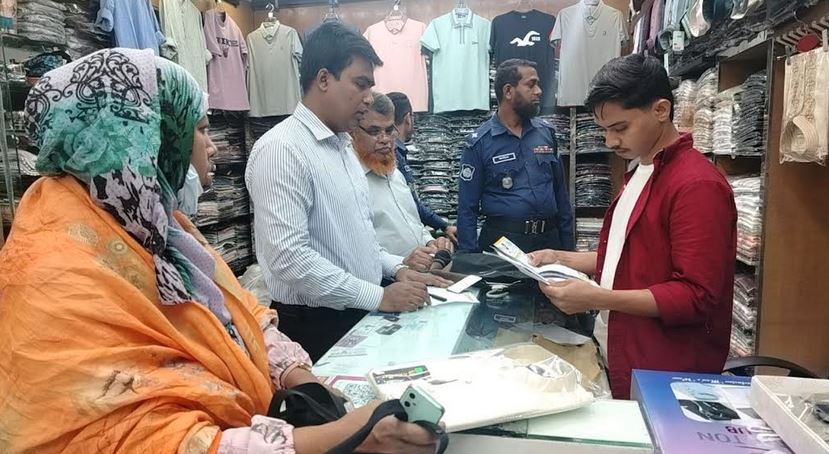 ভোক্তা অধিকার আইন না মানায় চাঁদপুরে ৪ প্রতিষ্ঠানকে জরিমানা