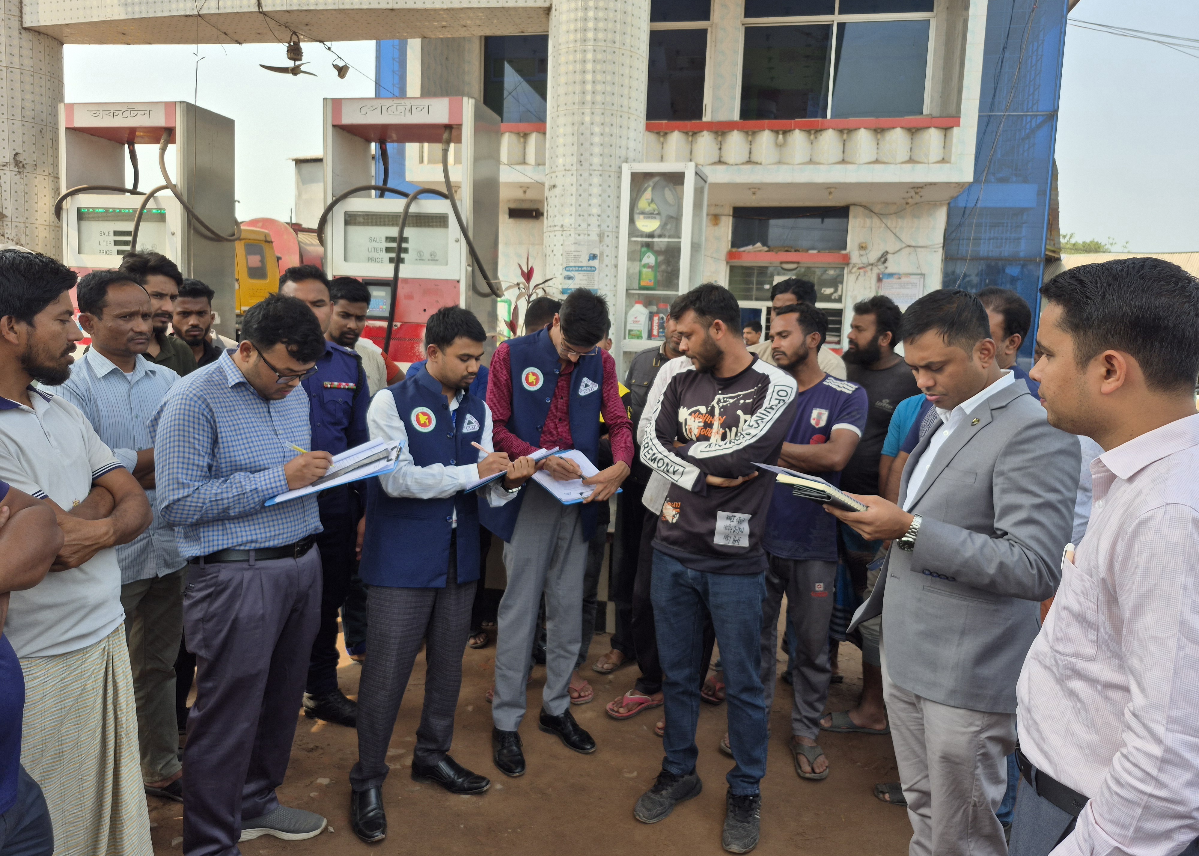 নীলফামারীতে ৩ ব্যবসা প্রতিষ্ঠানকে জরিমানা