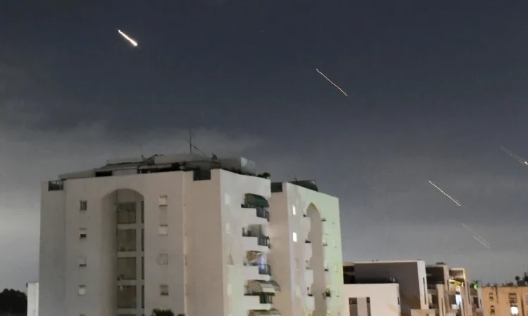 ইরানের ক্ষেপণাস্ত্র প্রতিহতের কাজ চলছে: ইসরাইল