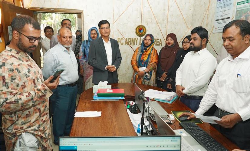 ঢাকা সেনানিবাসস্থ প্রতিরক্ষা হিসাব কার্যালয়সমূহ পরিদর্শন করলেন সিএজি