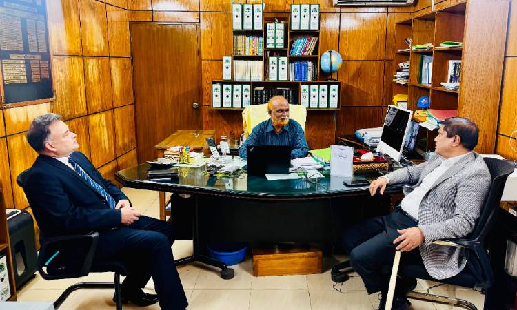 ঢাকা সেনানিবাসে প্রধান প্রশাসনিক কর্মকর্তার কার্যালয় পরিদর্শনে প্রধানমন্ত্রীর প্রতিরক্ষা উপদেষ্টা