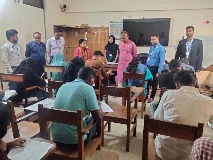 টাঙ্গাইলে ফ্রিল্যান্সিং প্রশিক্ষণ ভর্তি পরীক্ষা অনুষ্ঠিত