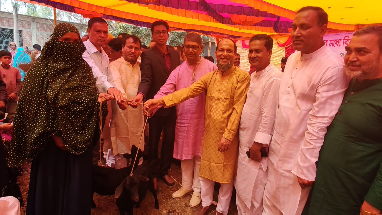 টাঙ্গাইলে হতদরিদ্রদের মাঝে বিনামূল্যে ছাগল বিতরণ