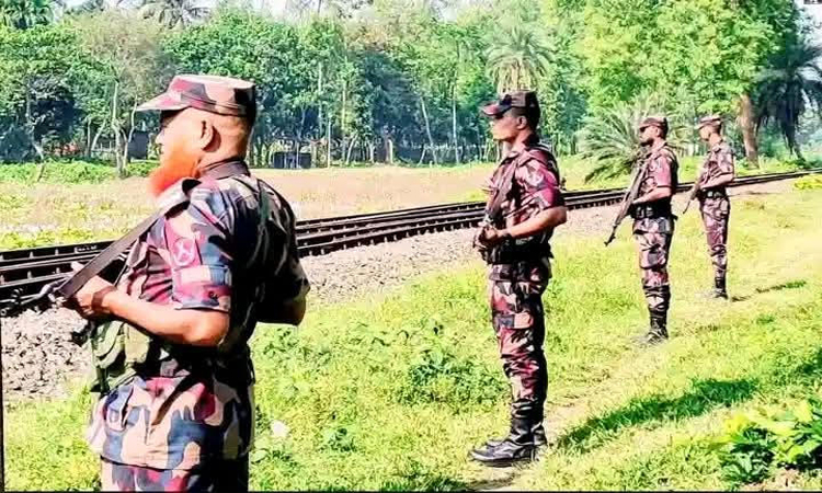 দিনাজপুর সীমান্তে তেল পাচার রোধে বিজিবি’র নিরাপত্তা ব্যবস্থা জোরদার