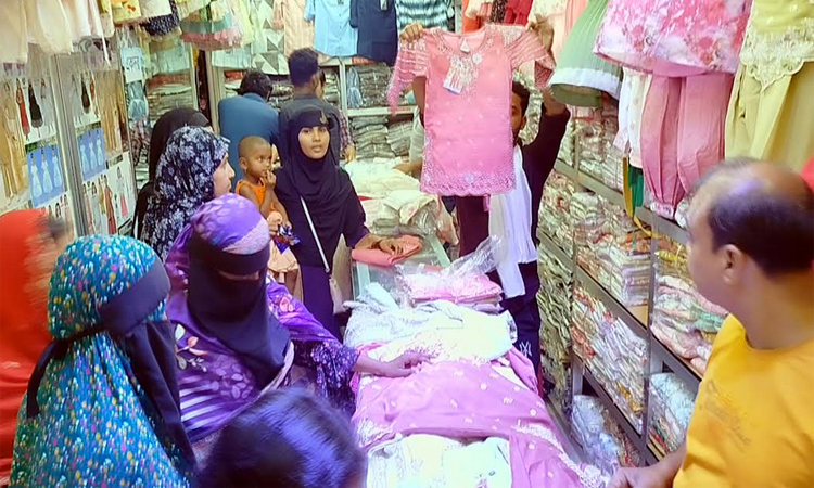 নড়াইলে জমে উঠেছে ঈদ বাজার 