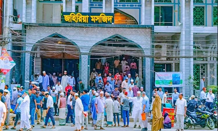 ফেনীর জহিরিয়া মসজিদের নান্দনিক স্থাপত্যশৈলী মুসল্লিদের মন কাড়ে