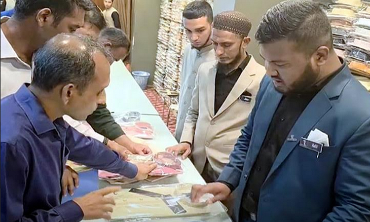 চট্টগ্রামে একই পাঞ্জাবিতে দু’দেশের ট্যাগ লাগিয়ে বিক্রির দায়ে লাখ টাকা জরিমানা