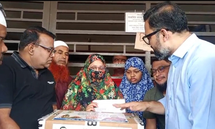 গুম ও শহীদ পরিবারের পাশে ক্রীড়া প্রতিমন্ত্রী আমিনুল হক