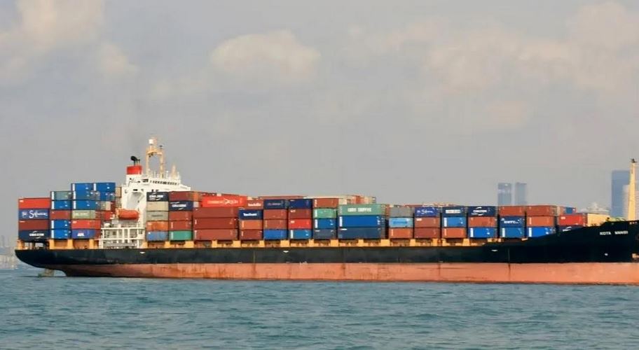 হরমুজ প্রণালি অতিক্রম করে আড়াই লাখ টন এলএনজিসহ চট্টগ্রাম বন্দরে ১৫ জাহাজ