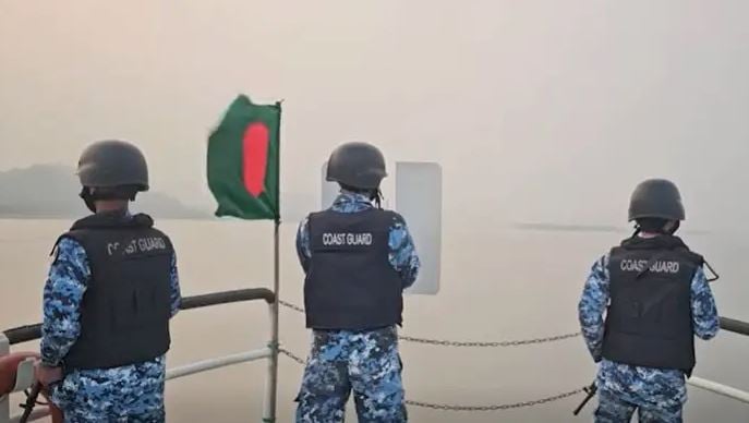 জ্বালানি তেল চোরাচালান রোধে উপকূলীয় ও সীমান্তবর্তী এলাকায় কোস্ট গার্ডের টহল