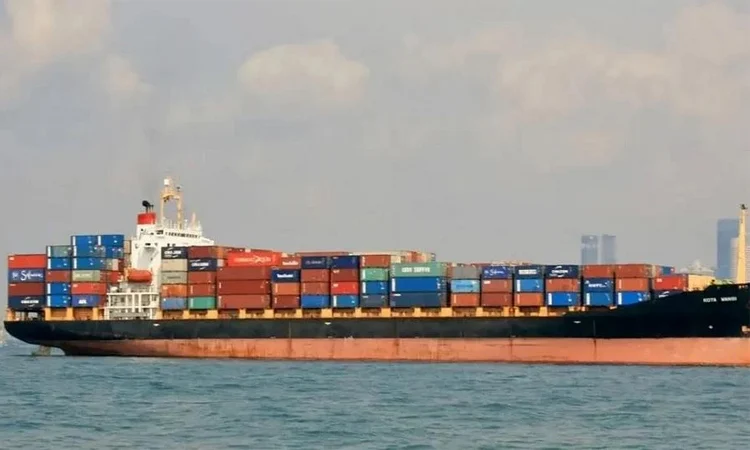 আড়াই লাখ টন এলএনজিসহ চট্টগ্রাম বন্দরে ১৫ জাহাজ