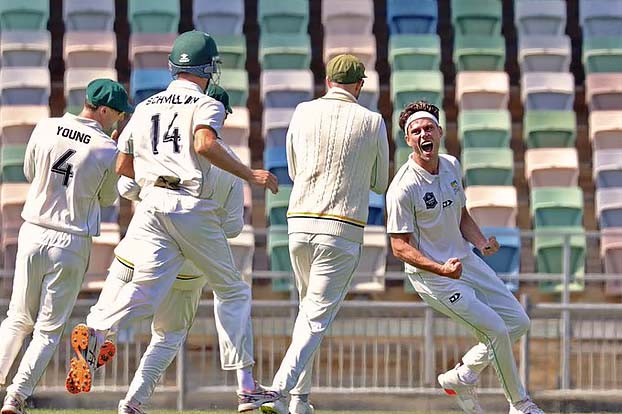 পাঁচ বলে পাঁচ উইকেট নিয়ে প্রথম শ্রেণির ক্রিকেটে বিশ্ব রেকর্ড রানডেলের