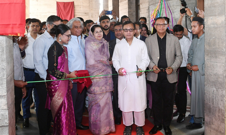 তাঁত পণ্যের সম্ভাবনাকে কাজে লাগাতে উন্নত বিপণন জরুরি: বস্ত্র ও পাট মন্ত্রী