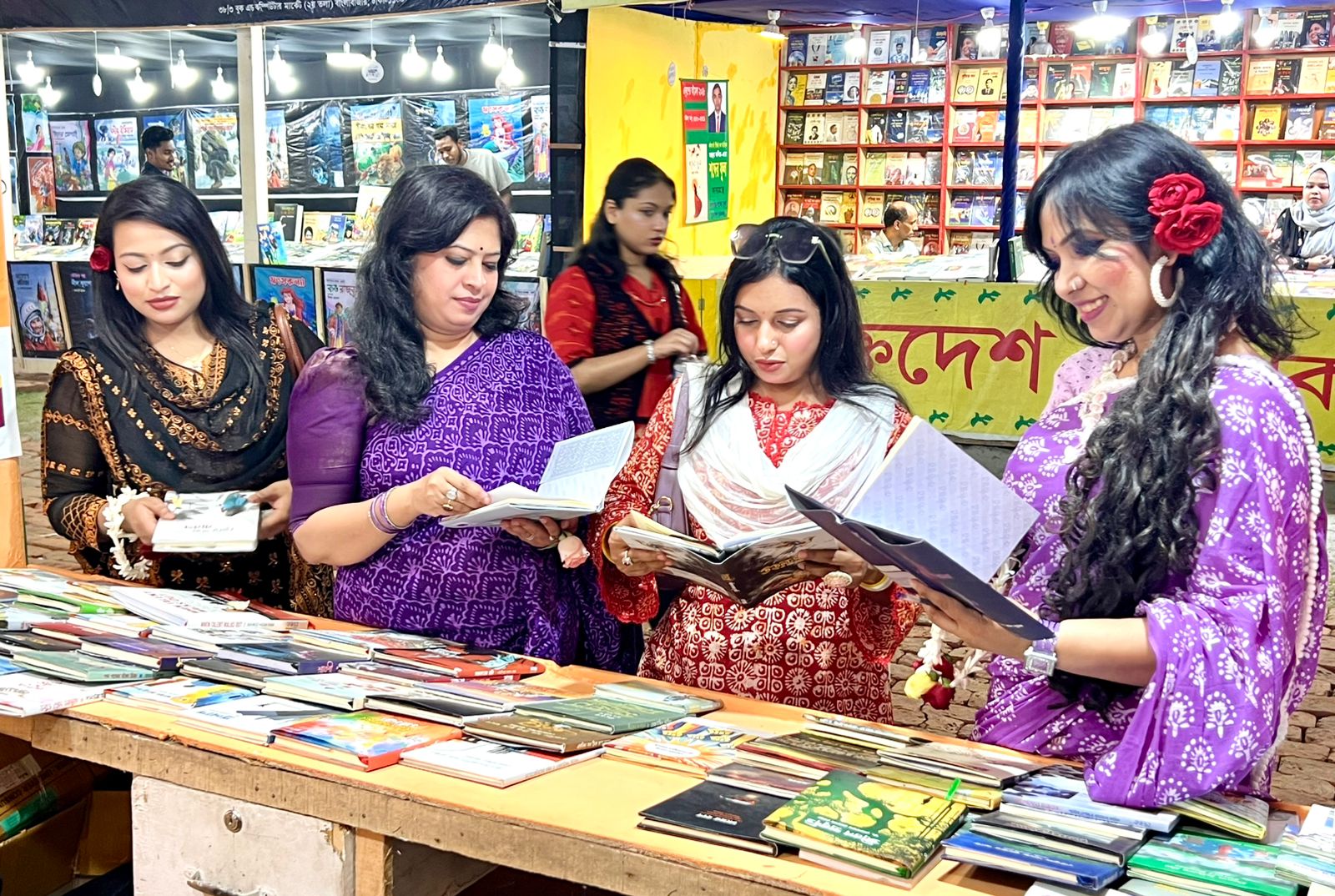 অমর একুশে বইমেলার ১১তম দিনে মেলায় নতুন বই ৭৫টি