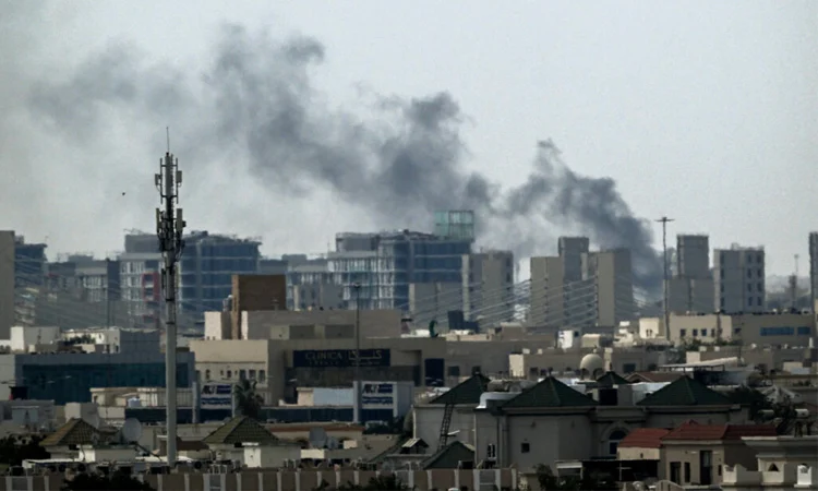 ইরানের ক্ষেপণাস্ত্র ও ড্রোন হামলায় বাহরাইনে আহত ৩২