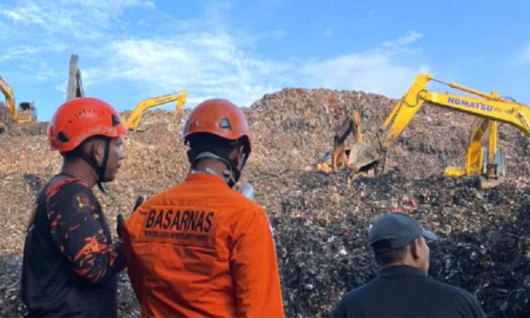 ইন্দোনেশিয়ায় আবর্জনার স্তূপ ধসে ৪ জনের মৃত্যু