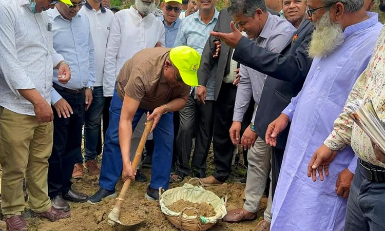 নেত্রকোণায় শহীদ রাষ্ট্রপতি জিয়াউর রহমানের স্মৃতিবিজড়িত তিলকখালি খাল খননের উদ্বোধন