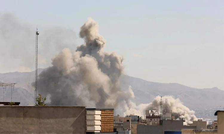 ইসরাইলের ওপর ক্ষেপণাস্ত্র হামলার পর ইরানের লঞ্চার লক্ষ্য করে পাল্টা হামলা