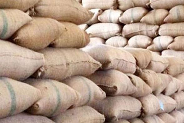 চাঁপাইনবাবগঞ্জে ভিজিএফের চাল পাচ্ছে দুইলাখ পরিবার