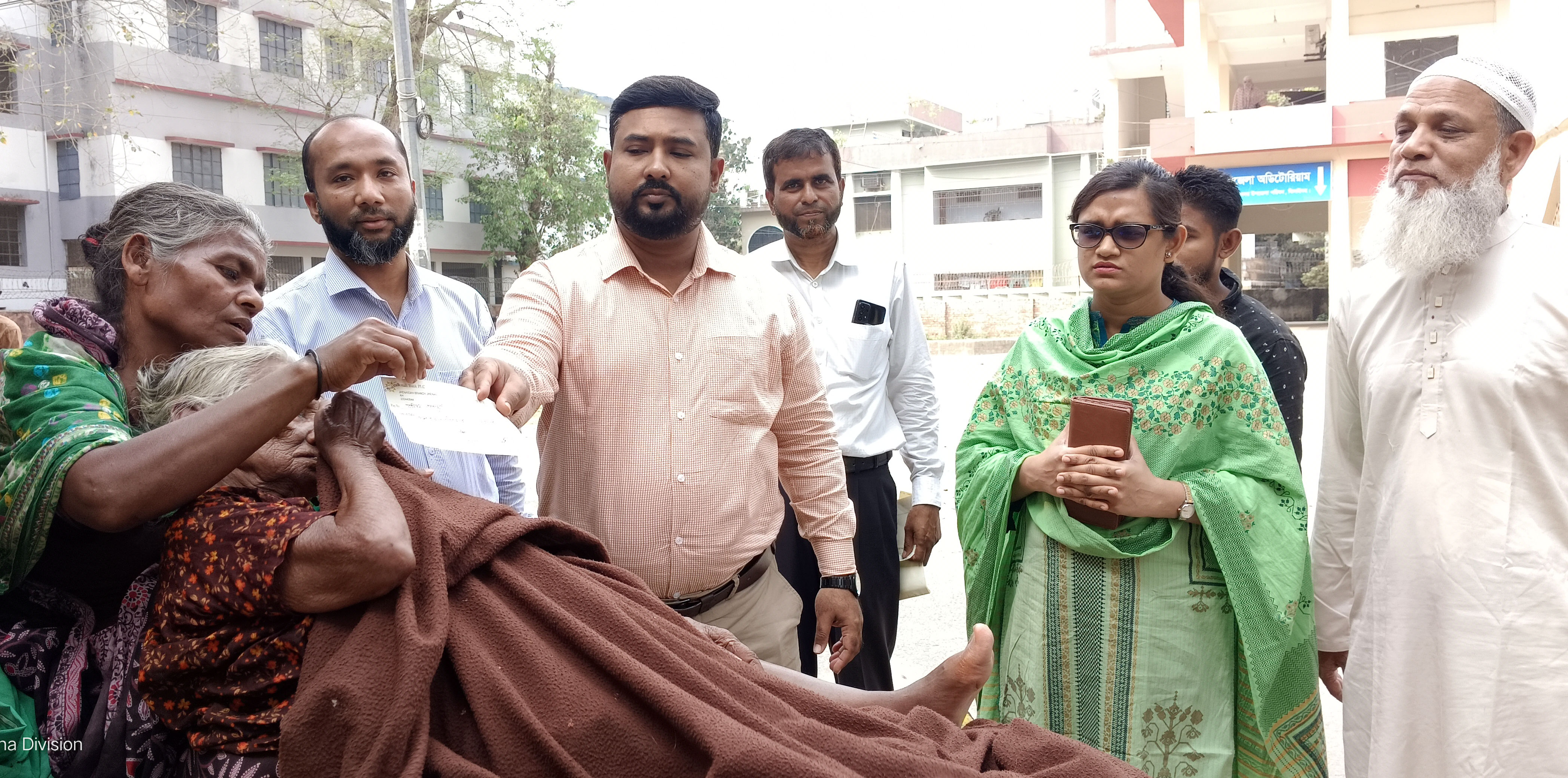 ঝিনাইদহে যাকাত ফান্ডের অর্থ বিতরণ