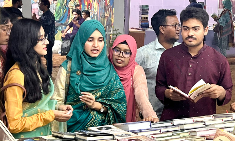 অমর একুশে বইমেলায় ১৪তম দিনে নতুন বই এসেছে ১১৩টি