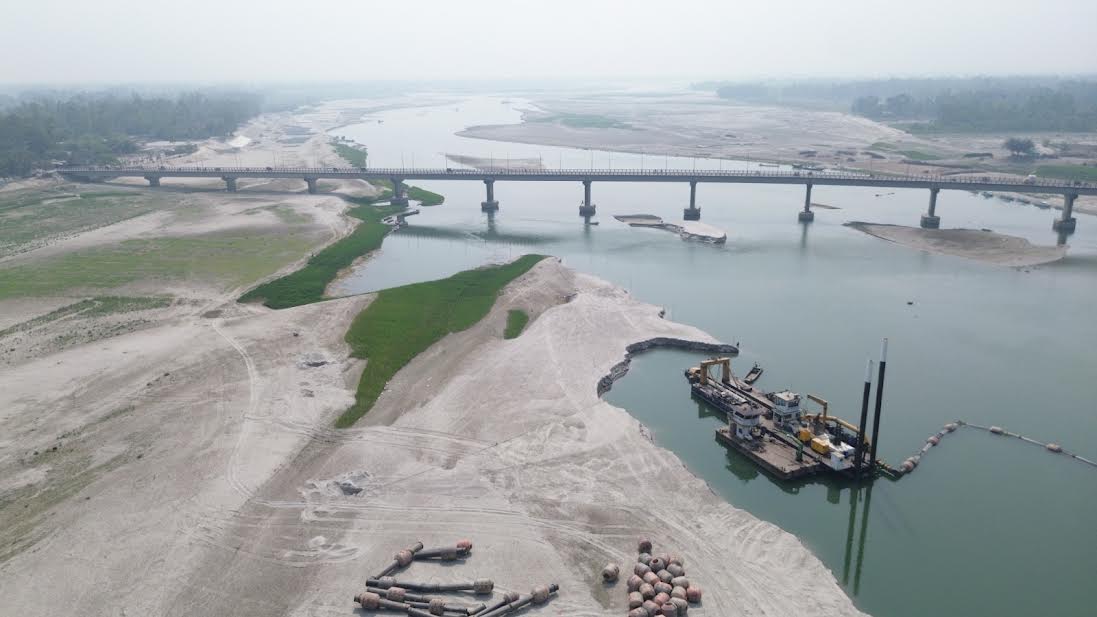 কুড়িগ্রামে ড্রেজিংয়ে প্রাণ ফিরে পাচ্ছে ধরলা নদী, কমেছে ভাঙন