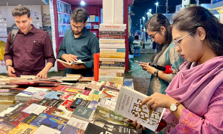 অমর একুশে বইমেলায় ১৫তম দিনে নতুন বই ৮২টি