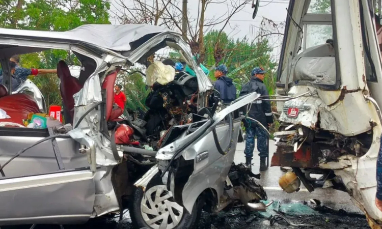 সড়ক দুর্ঘটনায় ১৪ জন নিহতের ঘটনায় পরিবেশ প্রতিমন্ত্রীর শোক