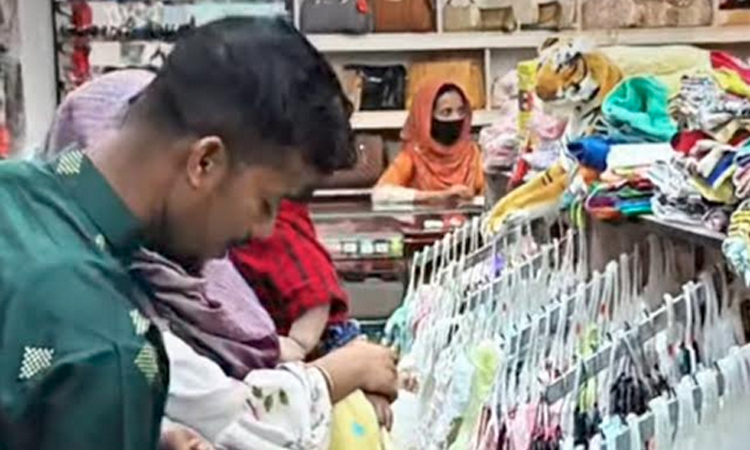 সুনামগঞ্জে জমে উঠেছে ঈদের বাজার 