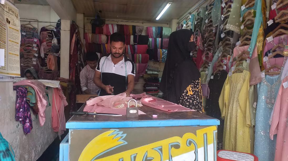 মেহেরপুরে ঈদের কেনাকাটা আর দর্জি পাড়ার নির্ঘুম রাত