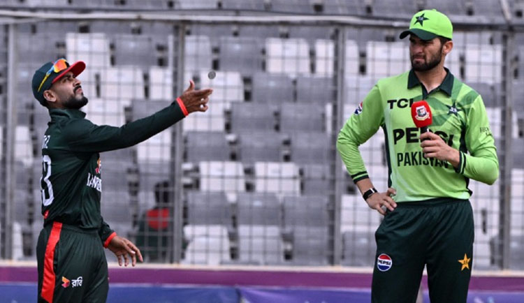 পাকিস্তানের বিপক্ষে টস জিতে প্রথমে ফিল্ডিংয়ে বাংলাদেশ