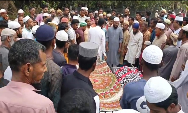 রামপালে সড়ক দুর্ঘটনায় খুলনার নববধূসহ নিহত ৪ জনের দাফন সম্পন্ন
