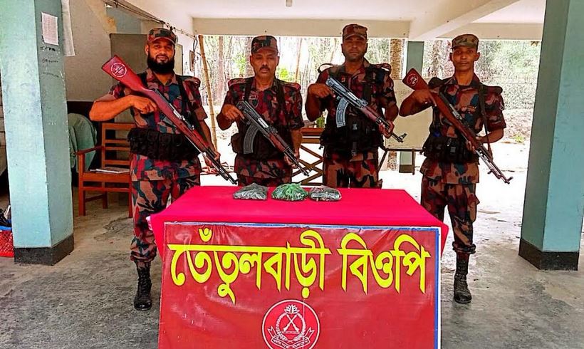 কুষ্টিয়া সীমান্তে ভারতীয় মাদক ও পণ্য উদ্ধার