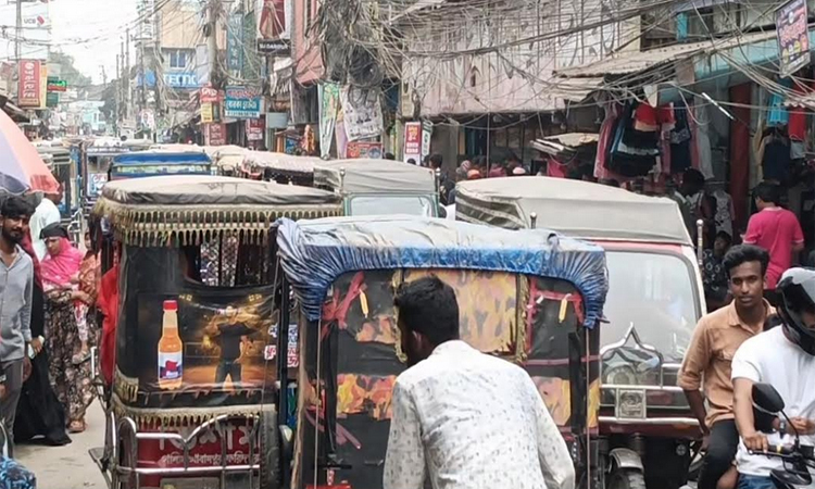 যানজটে নাকাল মাদারীপুর শহরবাসী