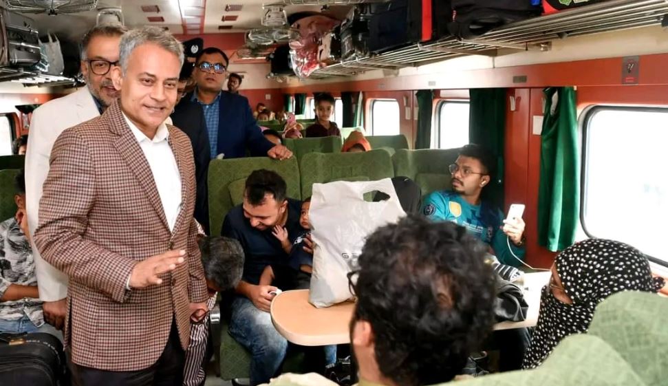স্বস্তিদায়ক ঈদযাত্রা নিশ্চিত করতে সক্ষমতার সবটুকু ব্যবহার করা হয়েছে : রেলমন্ত্রী