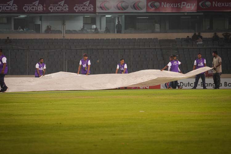 বৃষ্টি আইনে বাংলাদেশের সামনে নতুন টার্গেট ৩২ ওভারে ২৪৩ রান